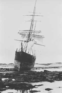 Artisan - Harmers Haven  .The Artisan ran aground near the mouth of Coal Creek, Harmers Haven at 3:00am Tuesday the 23rd April 1901.