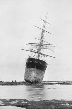 The Artisan ran aground near the mouth of Coal Creek, Harmers Haven at 3:00am Tuesday the 23rd April 1901.